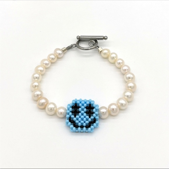 Other - Unisex 7.5” Pearl “Spread Positivity” Blue Beaded Smiley Face Bracelet